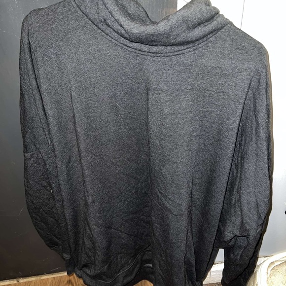 I’m selling shirts,size M-L - Picture 8 of 10